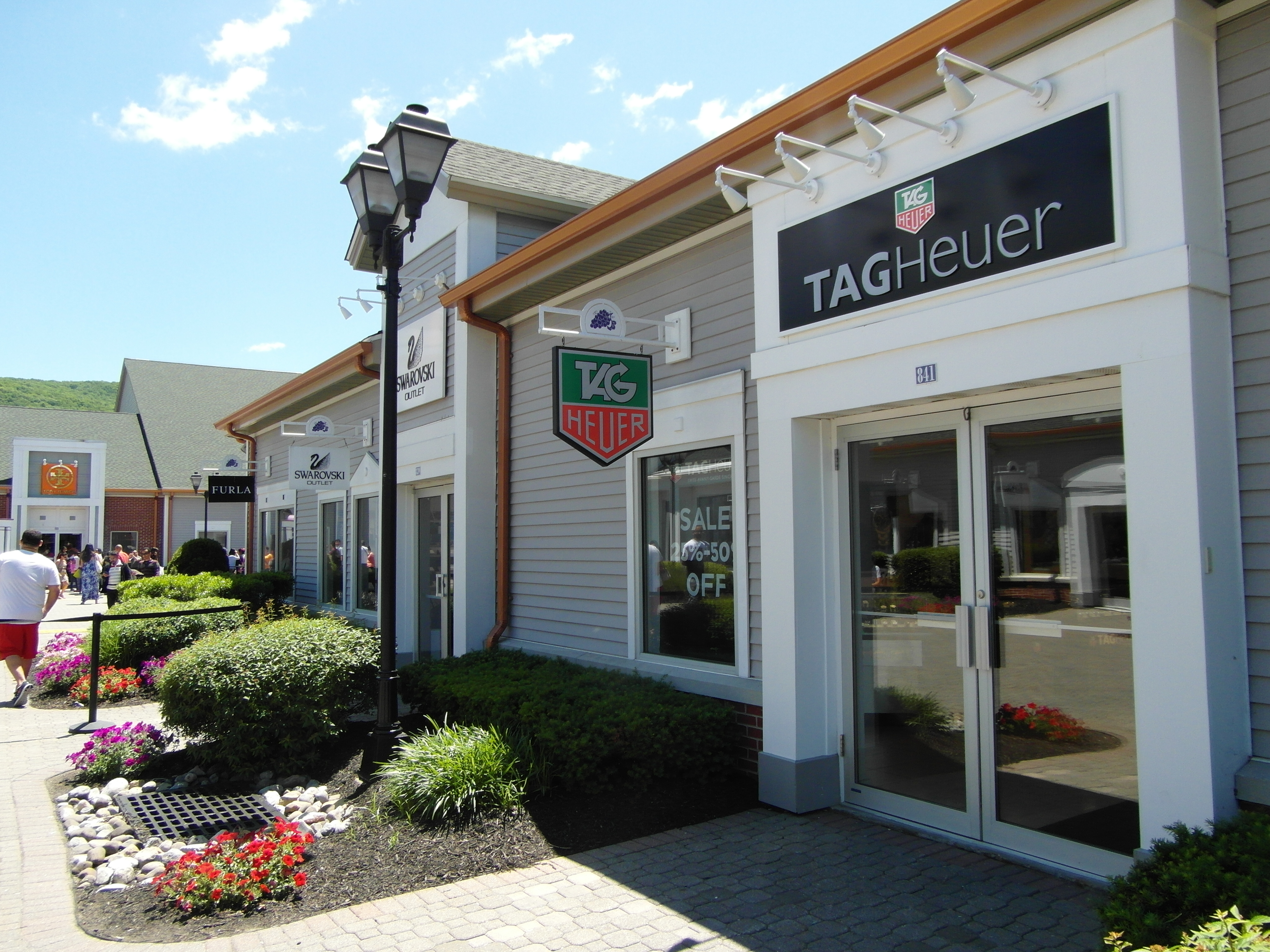 New York Shopping – Woodbury Common Premium Outlets – 0
